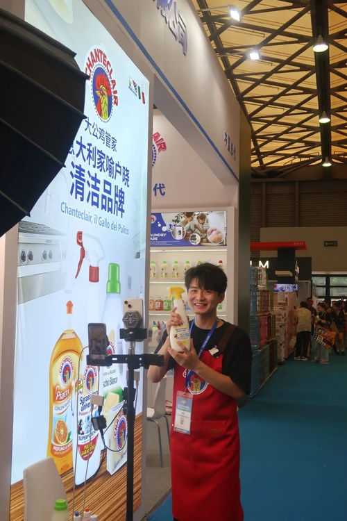 亚宠展上的品牌角逐 宠物食品销售背后的“毛孩子”经济狂潮